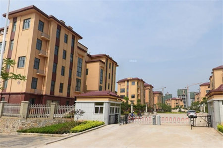 四实小附近佛山盛景3室2厅2卫170万130m2精装修出售